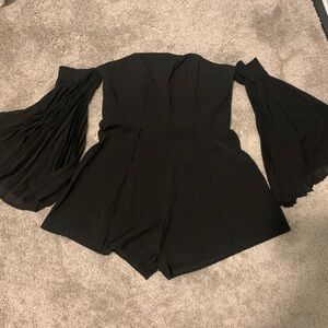 Black strapless flowy arms romper
